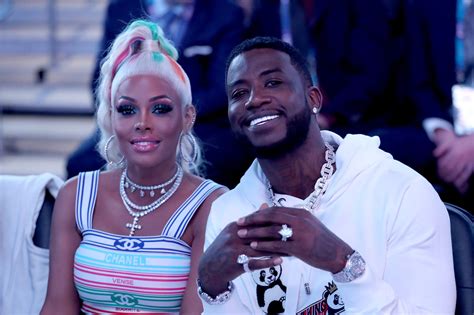 Gucci Mane + Keyshia Ka’oir Show Off Ripped Abs + Bikini Body .